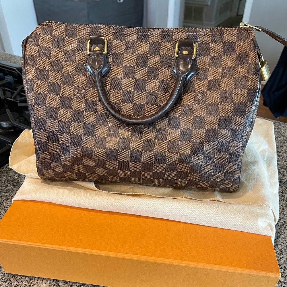 Speedy 30 good condition has some cracking near zipper